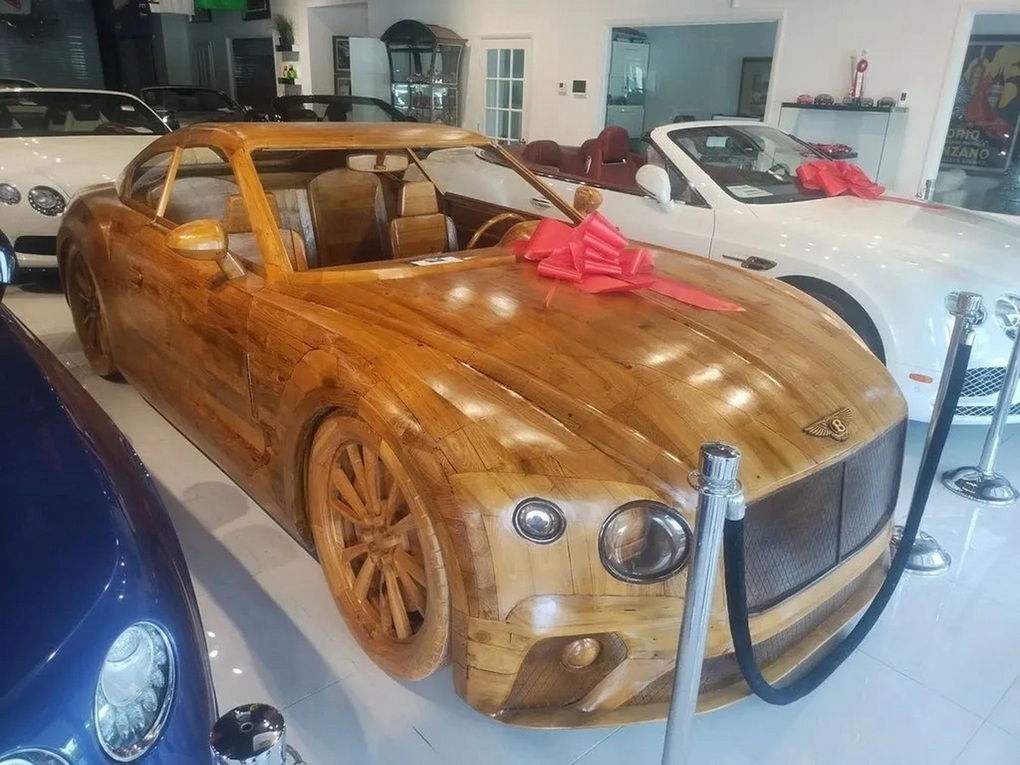 Chiếc Bentley tự chế bằng gỗ có giá đắt ngang xe thật - 1 Chiếc Bentley tự chế bằng gỗ có giá đắt ngang xe thật - 1