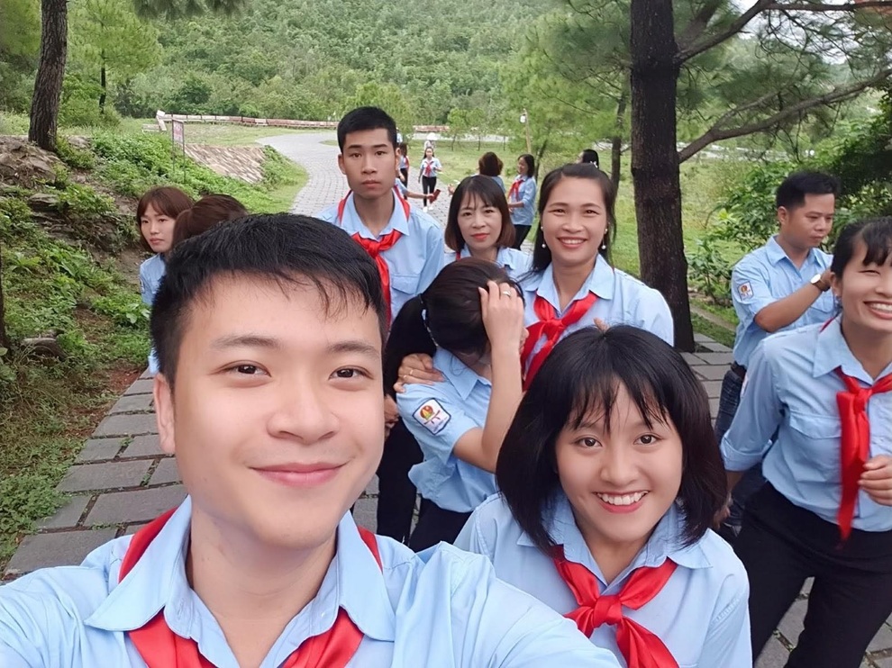 Trần Minh Cường từ bỏ ngành cảnh sát để làm thầy giáo công tác Đội - 5 Trần Minh Cường từ bỏ ngành cảnh sát để làm thầy giáo công tác Đội - 5
