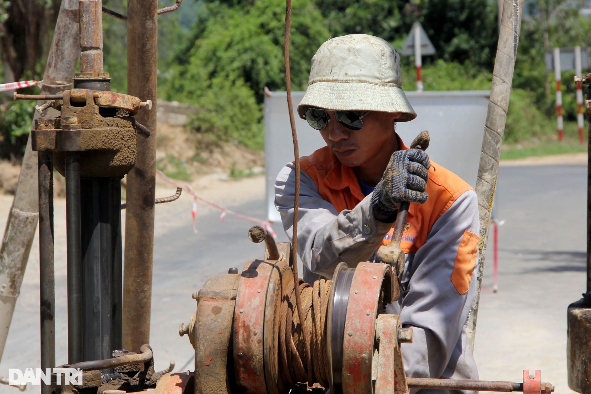 Bên trong điểm sạt lở hầm Chí Thạnh trên tuyến đường sắt Bắc - Nam - 11