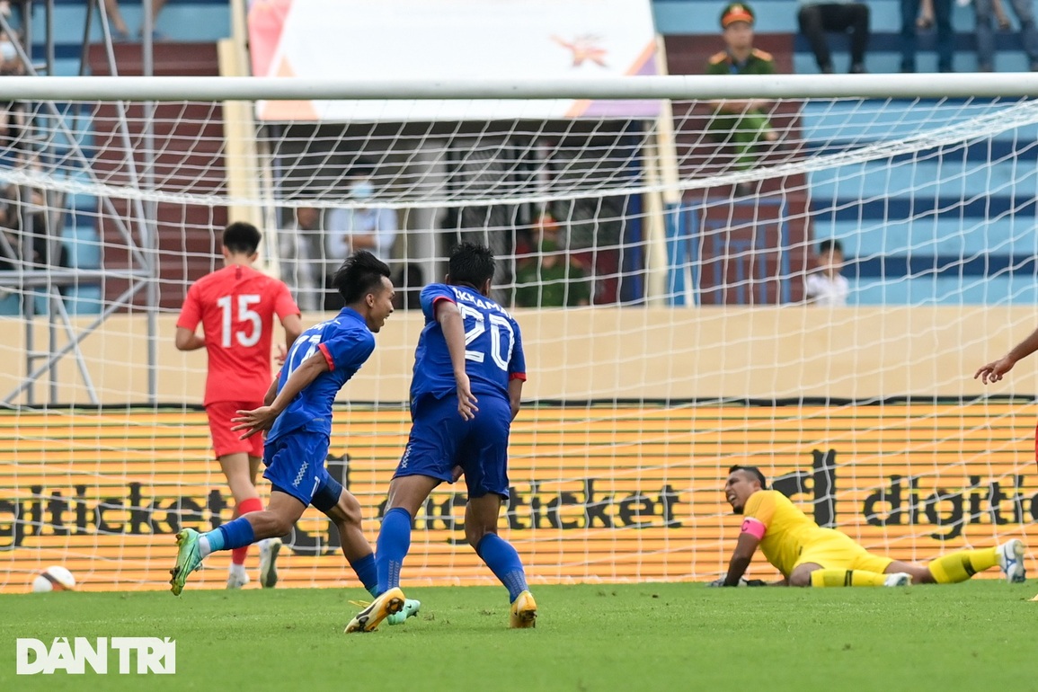Dẫn trước hai bàn, U23 Lào vẫn đánh rơi chiến thắng trước Singapore - 6 Dẫn trước hai bàn, U23 Lào vẫn đánh rơi chiến thắng trước Singapore - 6