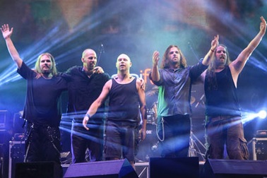 Ban nhạc rock Thụy Điển làm “tan chảy” không khí lạnh tại Hà Nội