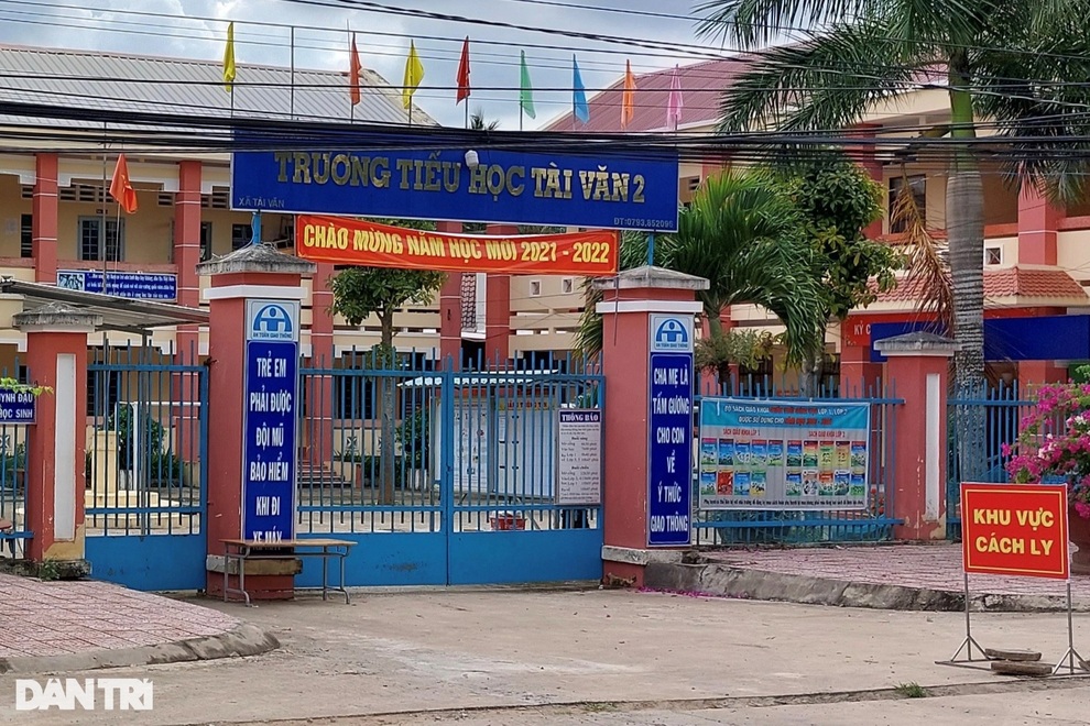 35 F0 từ đoàn người hồi hương, Sóc Trăng cấp tốc xây nhà vệ sinh dã chiến - 2 35 F0 từ đoàn người hồi hương, Sóc Trăng cấp tốc xây nhà vệ sinh dã chiến - 2