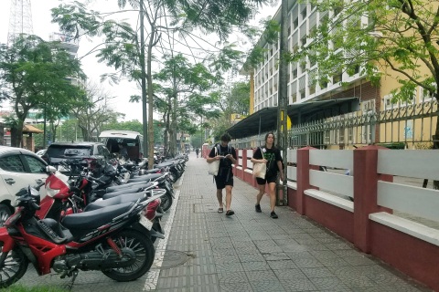 Dẹp vỉa hè và chuyển đổi số