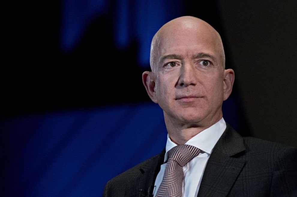 Tỷ phú Jeff Bezos vừa bán xong 3,3 tỷ USD cổ phiếu làm từ thiện - 1 Tỷ phú Jeff Bezos vừa bán xong 3,3 tỷ USD cổ phiếu làm từ thiện - 1