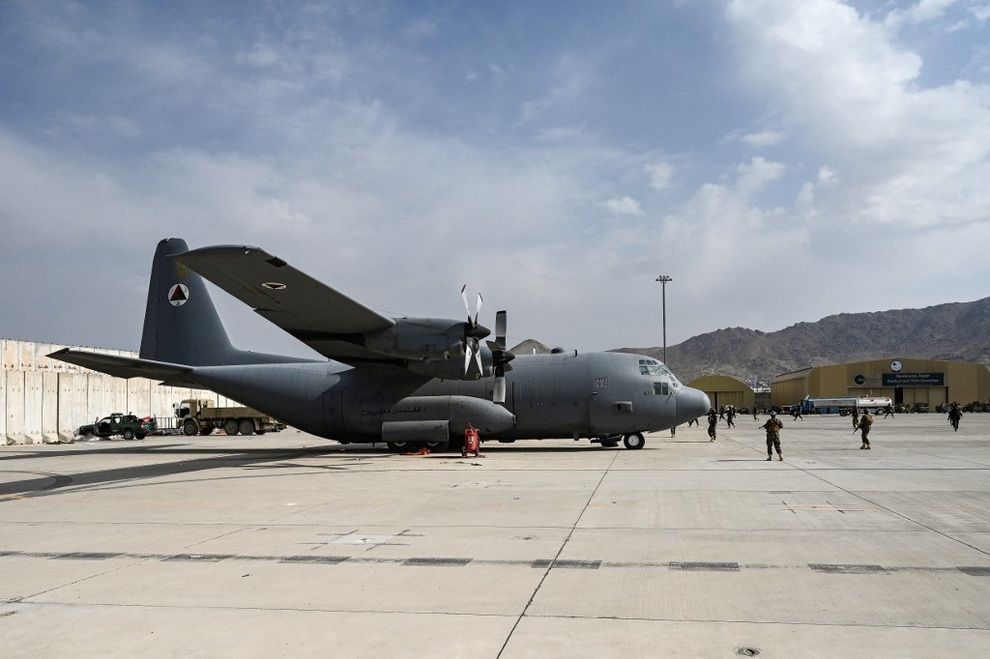 Dàn phi cơ quân sự khủng bị Mỹ phá hủy ở sân bay Kabul khi rút quân - 12 Dàn phi cơ quân sự khủng bị Mỹ phá hủy ở sân bay Kabul khi rút quân - 12