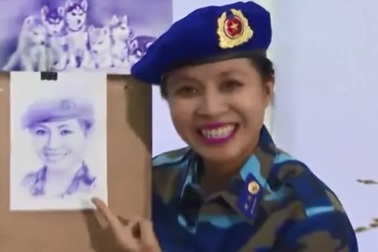 Clip 9X vẽ MC truyền hình bằng bút bi “đẹp như thật”