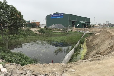 Đất nông nghiệp bị “cô lập” giữa dự án, dân tập trung phản đối