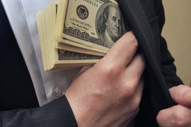 Giám đốc Trung tâm giáo dục bị khởi tố vì tham ô tài sản