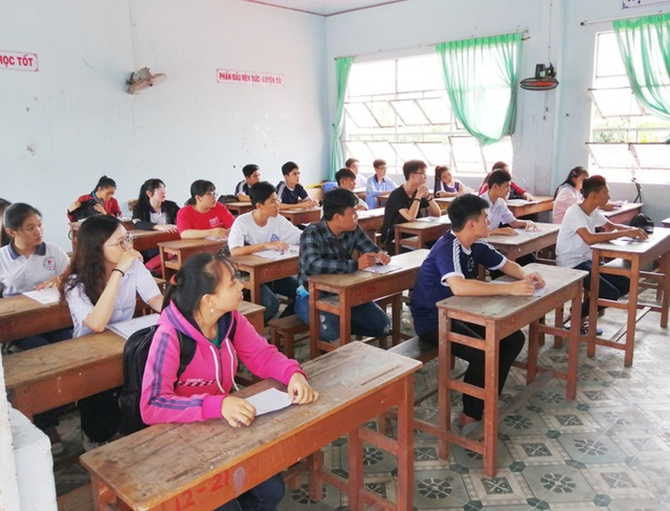 Cà Mau mở “đường dây nóng” về thi tốt nghiệp THPT năm 2020 - 1 Cà Mau mở “đường dây nóng” về thi tốt nghiệp THPT năm 2020 - 1