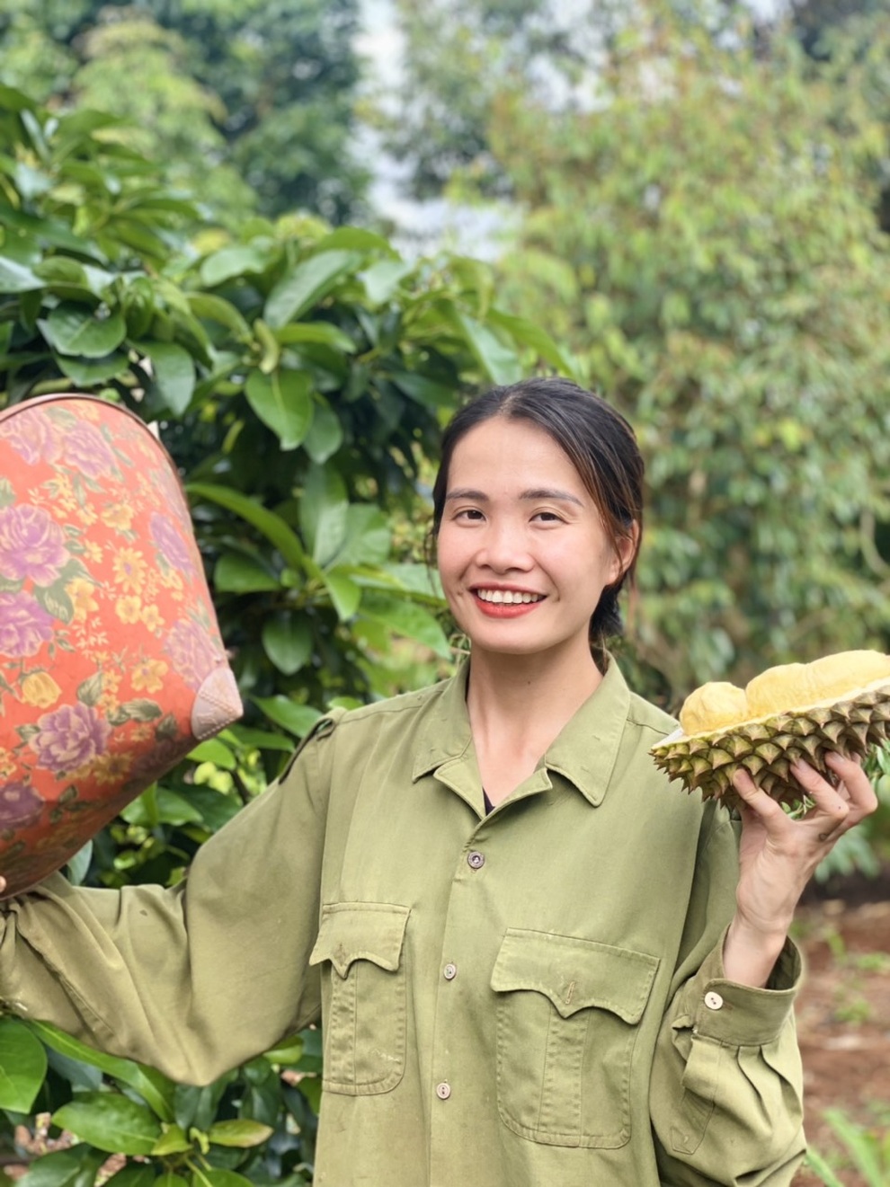 Rời TPHCM về quê vì dịch bệnh, cô gái trẻ gây sốt với loạt video làm vườn - 6 Rời TPHCM về quê vì dịch bệnh, cô gái trẻ gây sốt với loạt video làm vườn - 6