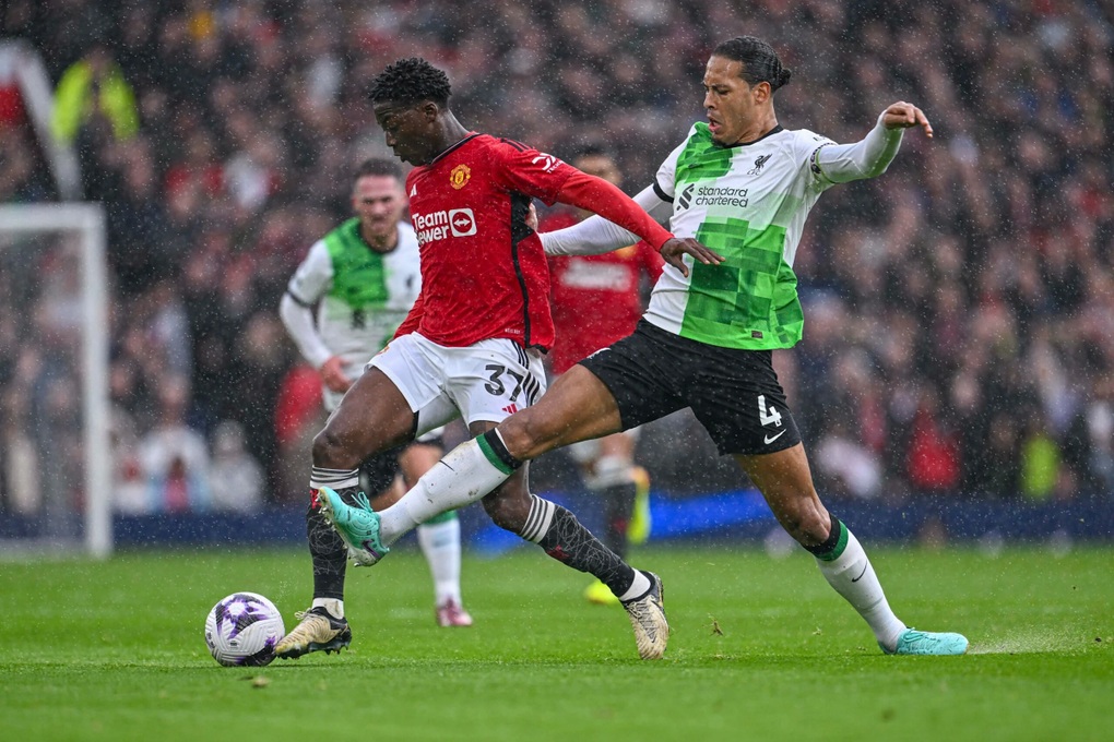 Siêu máy tính dự đoán bất ngờ về trận quyết đấu giữa Man Utd và Liverpool - 1