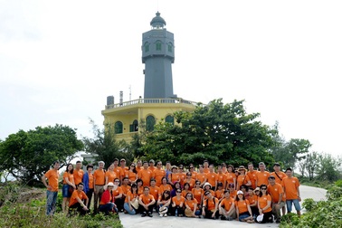 Gần 100 giảng viên ĐH Kinh tế quốc dân hành trình thiện nguyện tới đảo Bạch Long Vĩ