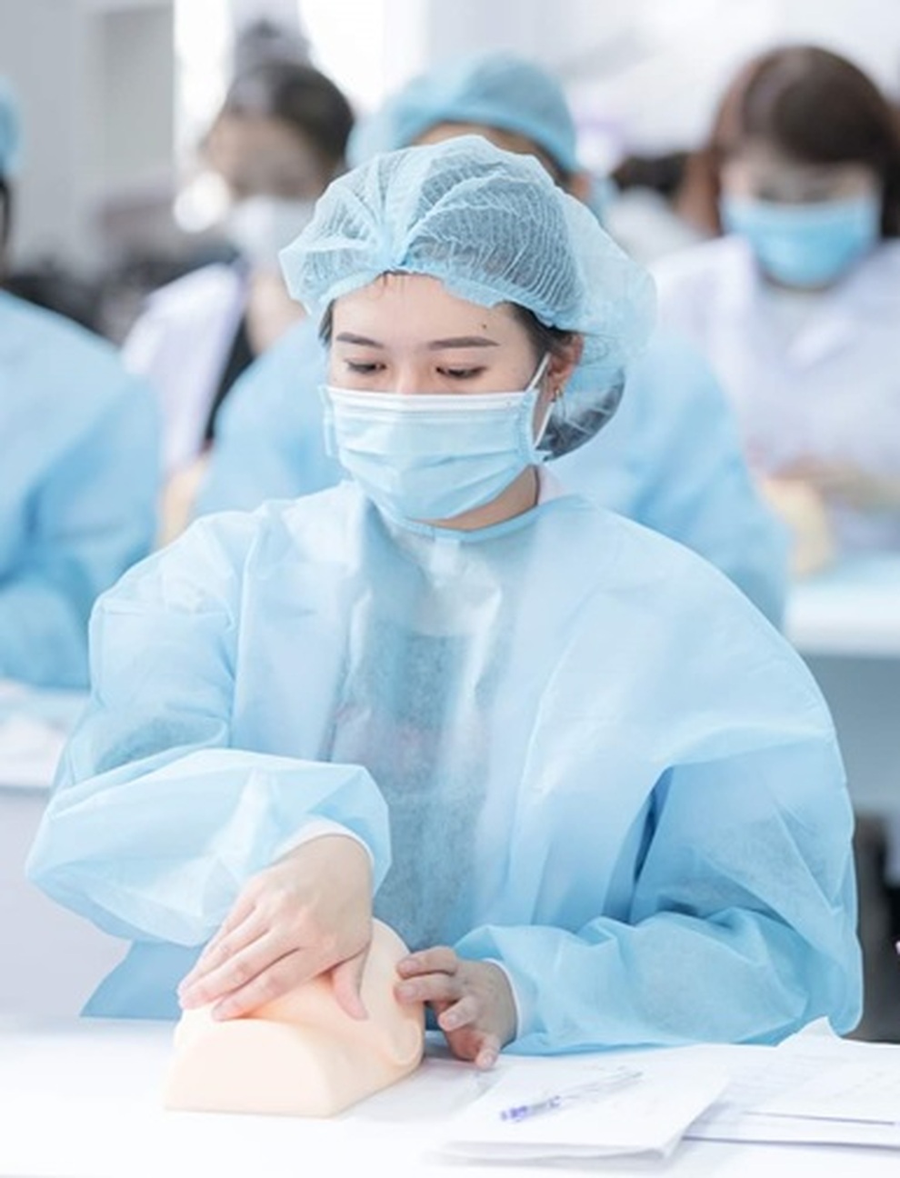 Chăm sóc sắc đẹp là nghề chính quy, có thể học liên thông bậc đại học - 2 Chăm sóc sắc đẹp là nghề chính quy, có thể học liên thông bậc đại học - 2