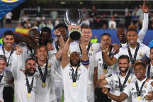 Giành Siêu Cúp châu Âu, HLV Ancelotti và Benzema cùng lập kỷ lục ấn tượng