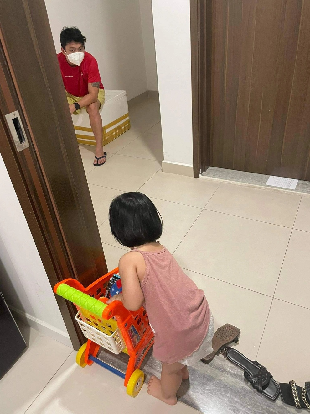 Giám đốc bỏ nhà đi giao tro cốt nạn nhân Covid-19 mong sớm thất nghiệp - 2 Giám đốc bỏ nhà đi giao tro cốt nạn nhân Covid-19 mong sớm thất nghiệp - 2