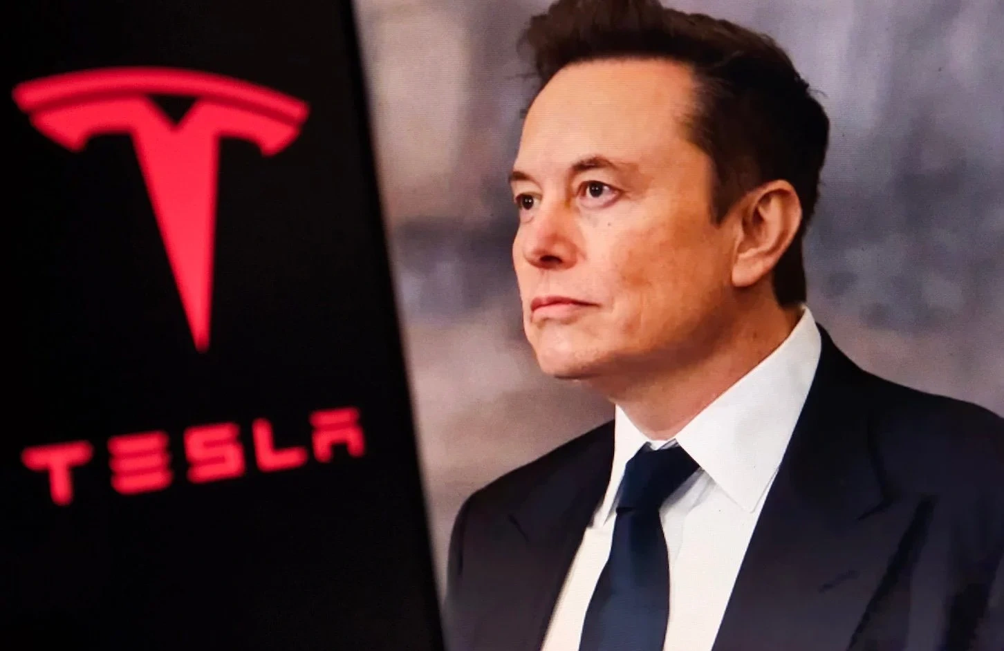 Elon Musk đánh úp thị trường năng lượng Anh, Tesla từ bán xe sang bán điện - 1