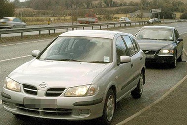 Những quy định lái xe “lạ lùng” trên thế giới