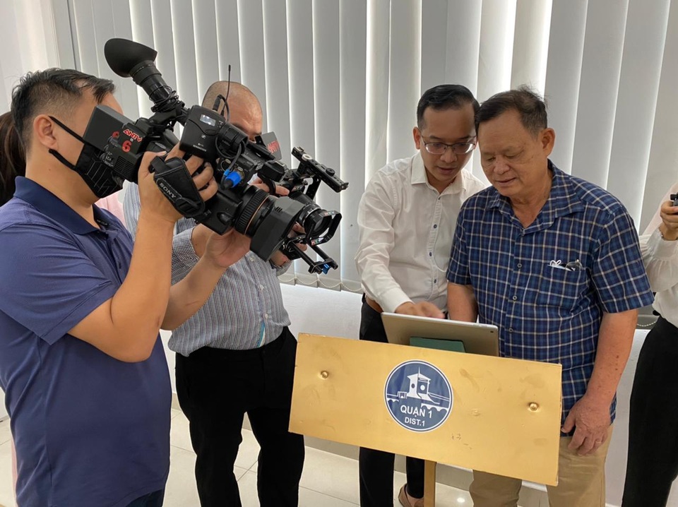 Công nghệ Viettel eKYC được ứng dụng vào Dịch vụ định danh công dân điện tử tại Quận 1, TP. HCM - 3 Công nghệ Viettel eKYC được ứng dụng vào Dịch vụ định danh công dân điện tử tại Quận 1, TP. HCM - 3