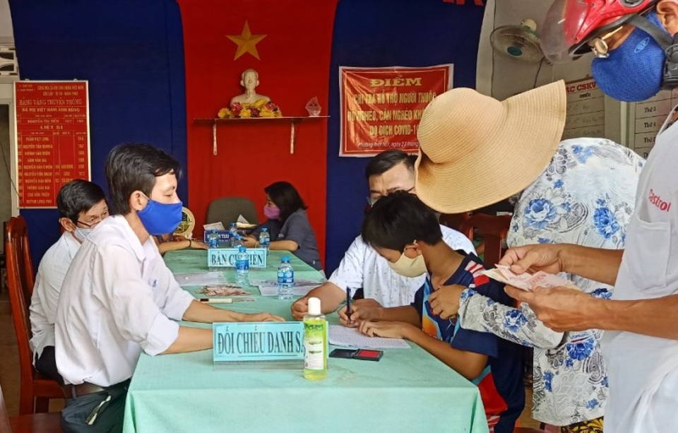 Cần Thơ: Đẩy nhanh việc trao tiền hỗ trợ người dân theo Nghị quyết 42/NQ-CP - 5 Cần Thơ: Đẩy nhanh việc trao tiền hỗ trợ người dân theo Nghị quyết 42/NQ-CP - 5
