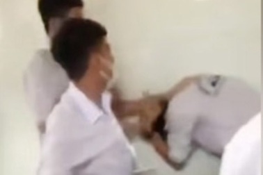 Học sinh "hỗn chiến" trong nhà vệ sinh ở Bắc Giang