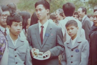 Thầy giáo Lê Bá Khánh Trình nghỉ hưu