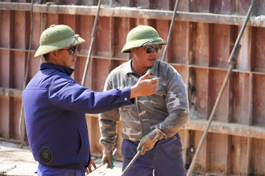 Hàng trăm doanh nghiệp giải thể, người lao động chọn xuất ngoại tìm việc