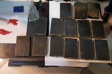 Bắt giữ 1 đối tượng vận chuyển 15 bánh heroin