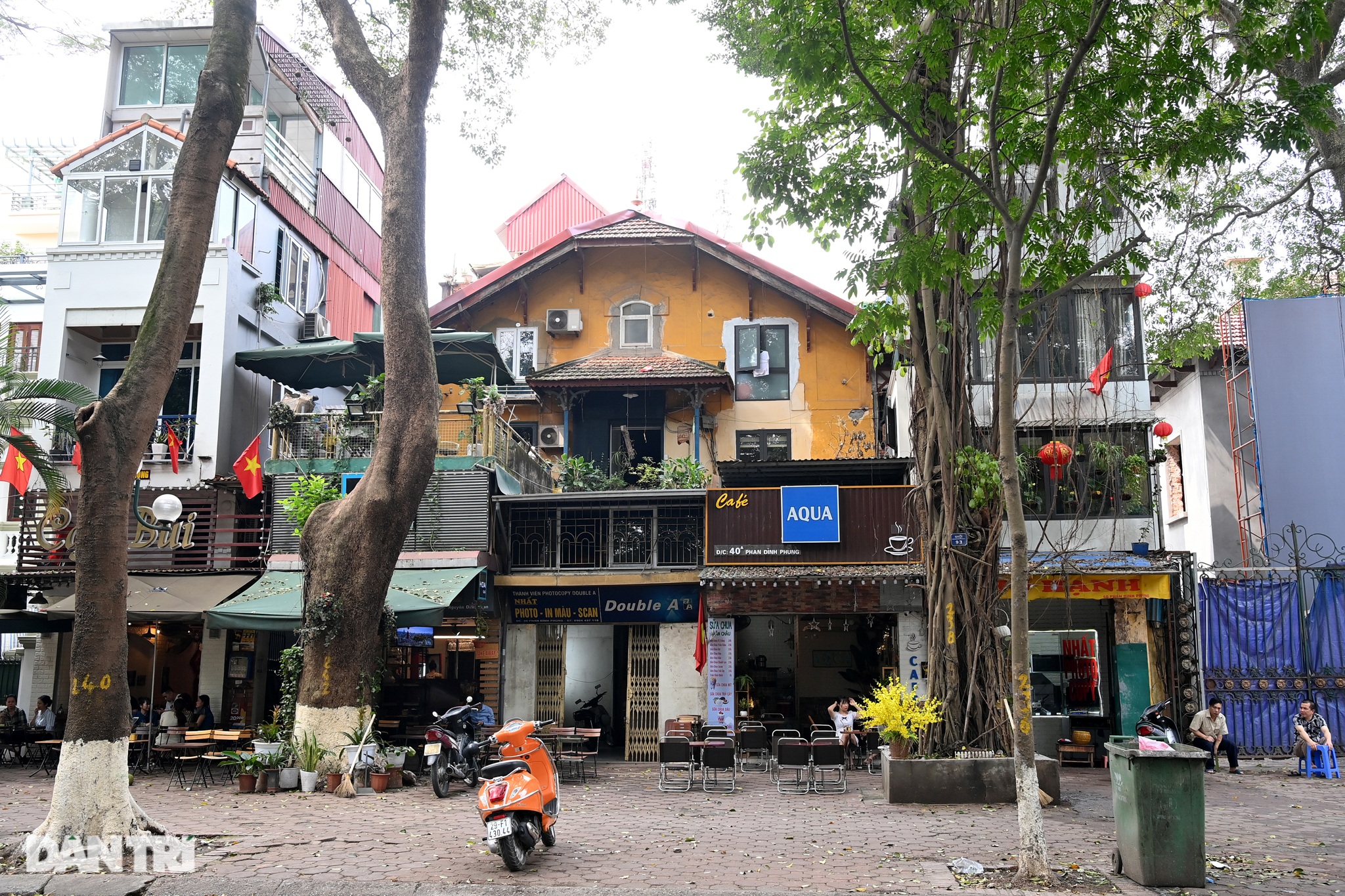 Biệt thự cổ trên đất vàng Hà Nội xuống cấp, bỏ hoang, dùng làm bãi trông xe - 24 Biệt thự cổ trên đất vàng Hà Nội xuống cấp, bỏ hoang, dùng làm bãi trông xe - 24