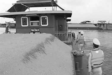 “Bạch tuộc” nơi đáy sông