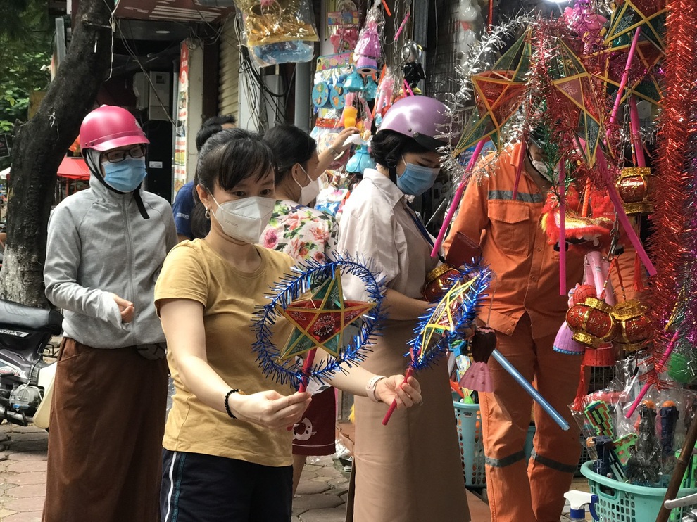 Trung thu có một không hai: Phụ huynh cho con rước đèn online - 5 Trung thu có một không hai: Phụ huynh cho con rước đèn online - 5