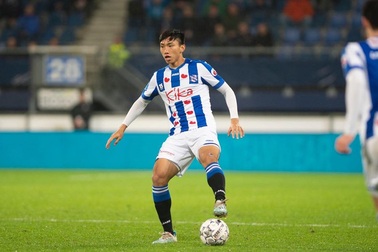 Văn Hậu không được ra sân trong trận hòa may mắn của Heerenveen