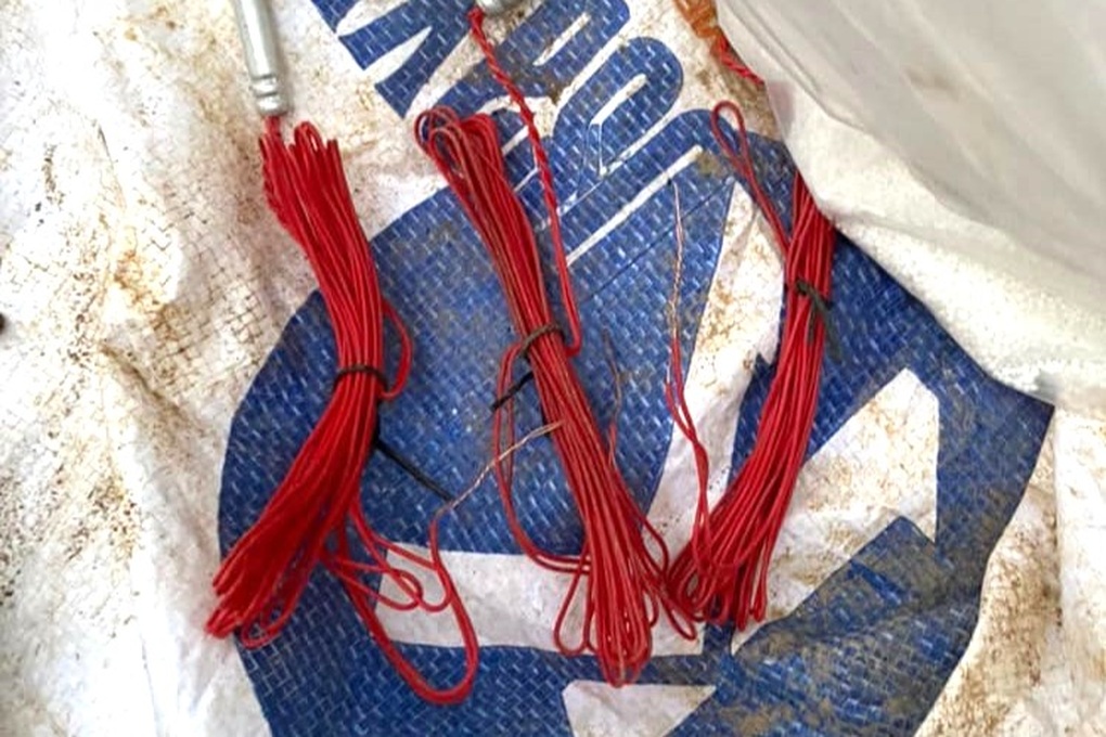 Bắt 5 đối tượng nổ mìn phá đá khai thác vàng - 2 Bắt 5 đối tượng nổ mìn phá đá khai thác vàng - 2