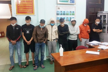 Bắt quả tang 19 nam nữ thanh niên "mở tiệc" ma túy trong quán karaoke