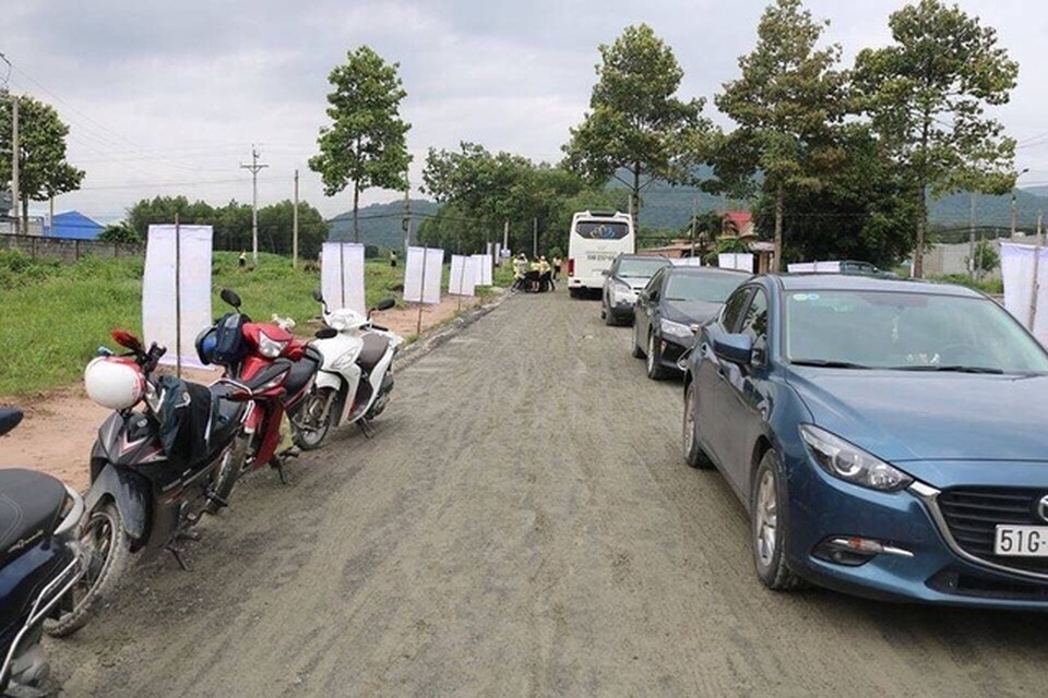 Sốt đất nổ ra khắp nơi, chuyên gia khuyên đừng dại rót vốn - 2 Sốt đất nổ ra khắp nơi, chuyên gia khuyên đừng dại rót vốn - 2