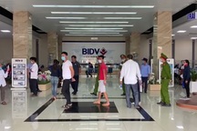 Cả chục hộ dân gánh nợ vì “sập bẫy” lừa đảo của cán bộ ngân hàng