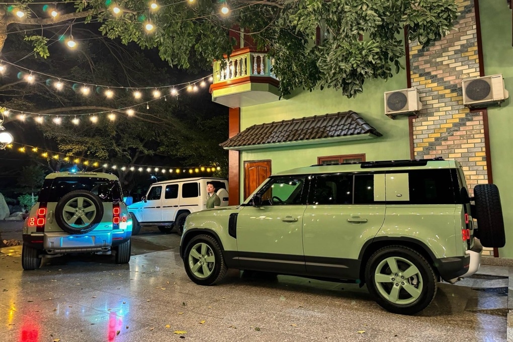 Anh em Bình Dương chi hơn 14 tỷ đồng mua cặp xe Land Rover bản giới hạn - 2 Anh em Bình Dương chi hơn 14 tỷ đồng mua cặp xe Land Rover bản giới hạn - 2