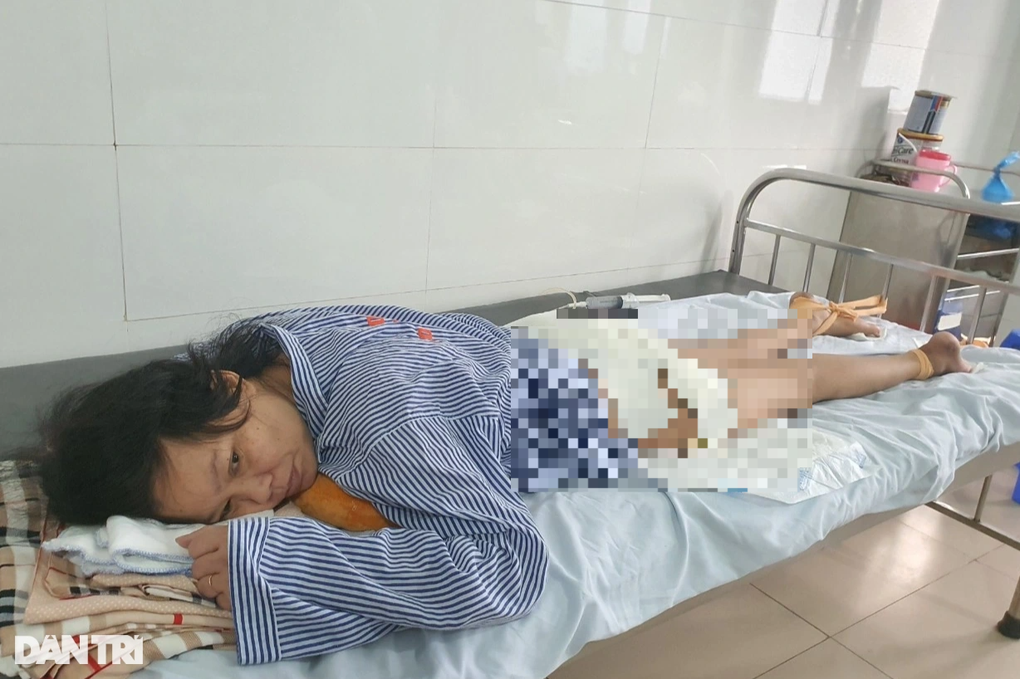 Người mẹ nằm liệt Xin cô bác giúp các con em có bát cơm ăn - 2 Người mẹ nằm liệt Xin cô bác giúp các con em có bát cơm ăn - 2