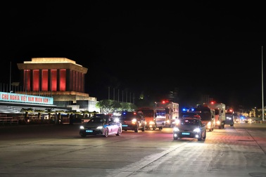 Thực hành cơ động xe pháo về Quảng trường Ba Đình