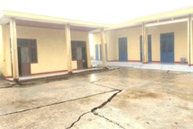 Nền phòng học sụt lún, nứt toác sau tiếng nổ dù mới xây 3 tháng