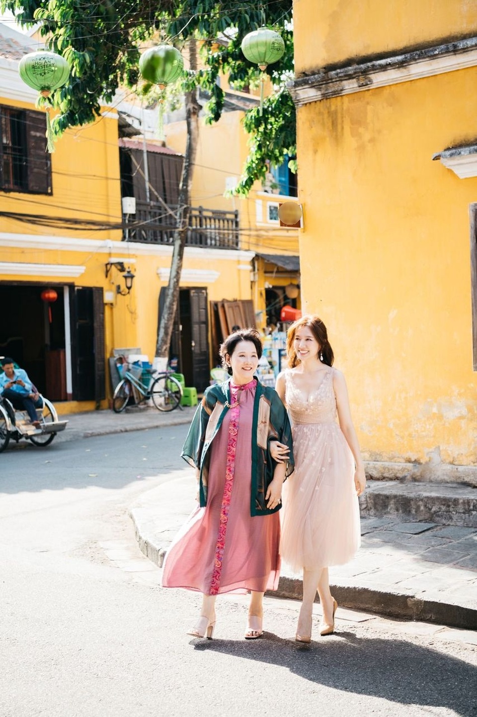 Hari Won tiết lộ hiếm hoi về mẹ đẻ - 8 Hari Won tiết lộ hiếm hoi về mẹ đẻ - 8