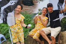 Lê Dương Bảo Lâm nhiều lần bị chỉ trích vì hành động kém ga-lăng với vợ