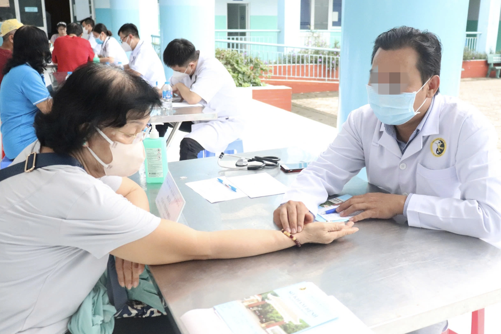 Công đoàn Y tế sẽ bảo vệ quyền lợi viên chức Viện Y dược học dân tộc TPHCM - 1 Công đoàn Y tế sẽ bảo vệ quyền lợi viên chức Viện Y dược học dân tộc TPHCM - 1
