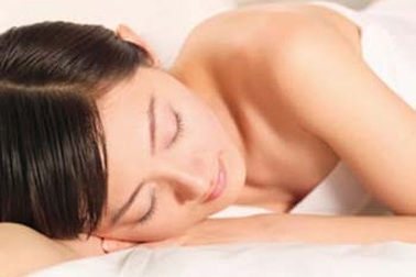 Đau đầu vì ngủ khi tóc chưa khô hẳn