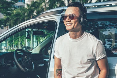 Ca sĩ Hoàng Bách "bỏ nghề" tính làm "thợ săn"