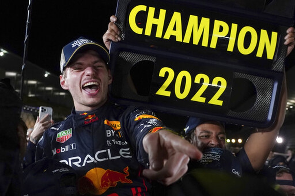 Max Verstappen bảo vệ thành công ngôi vô địch F1 - 2 Max Verstappen bảo vệ thành công ngôi vô địch F1 - 2
