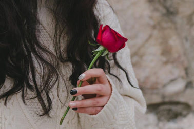 Hành động của bố mẹ bạn trai trong lần đầu gặp mặt khiến tôi hoang mang