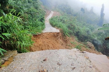 2 điểm sạt lở lớn cản trở đoàn tìm kiếm cứu nạn vào Rào Trăng 3