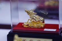 Giá vàng vọt qua mốc 1.800 USD/ounce