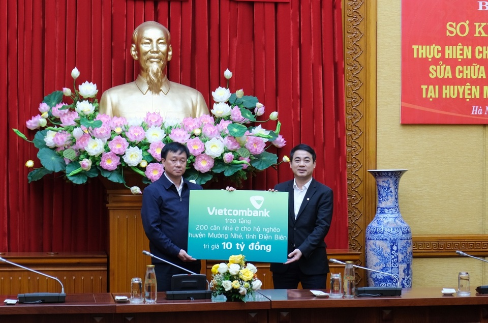 Vietcombank trao 10 tỷ đồng hỗ trợ kinh phí xây dựng, sửa chữa nhà ở cho 200 hộ nghèo tại Mường Nhé - 4 Vietcombank trao 10 tỷ đồng hỗ trợ kinh phí xây dựng, sửa chữa nhà ở cho 200 hộ nghèo tại Mường Nhé - 4