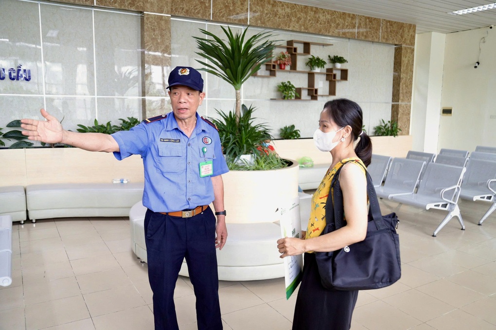 Lungenkrebs besiegen, Sicherheitsbeamter läuft für Krebspatienten - 2 Chiến thắng ung thư phổi, chú bảo vệ chạy vì bệnh nhân ung thư - 2
